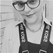 In possesso di diploma di maturità classica e laurea magistrale disponibile per ripetizioni di lingua italiana